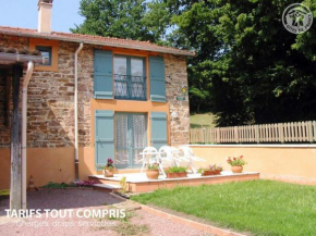 Gîte rénové avec terrasse, parking et randonnées proches – calme assuré - FR-1-496-201